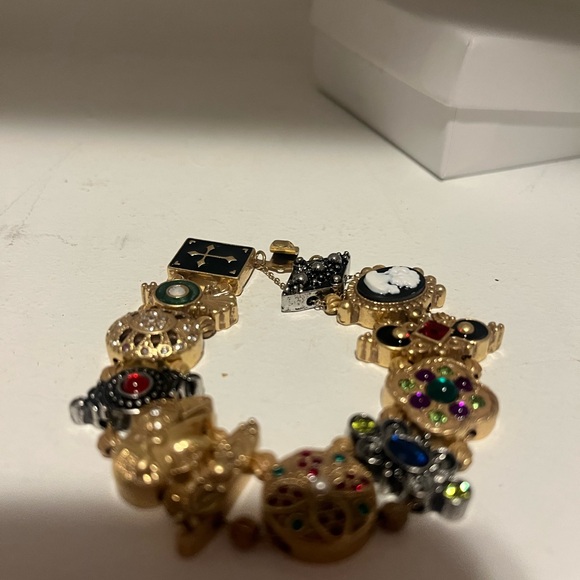 Elegant Gold and Black Women's Bracelet - Picture 5 of 5